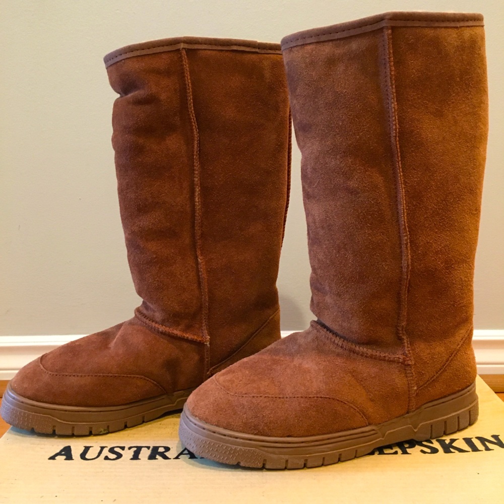 Unworn Ugg like boots
